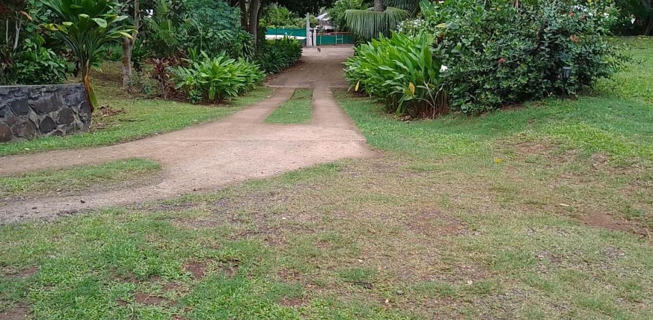 Fare Mihimana Hotel Vai'are Exterior photo